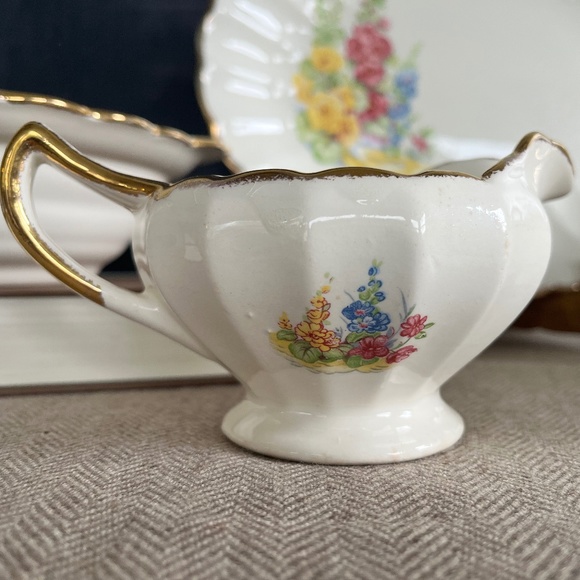 Sovereign Potters Hollyhock Serving Dishes - Picture 6 of 16